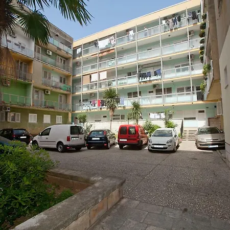 Downtown Kole Apartment